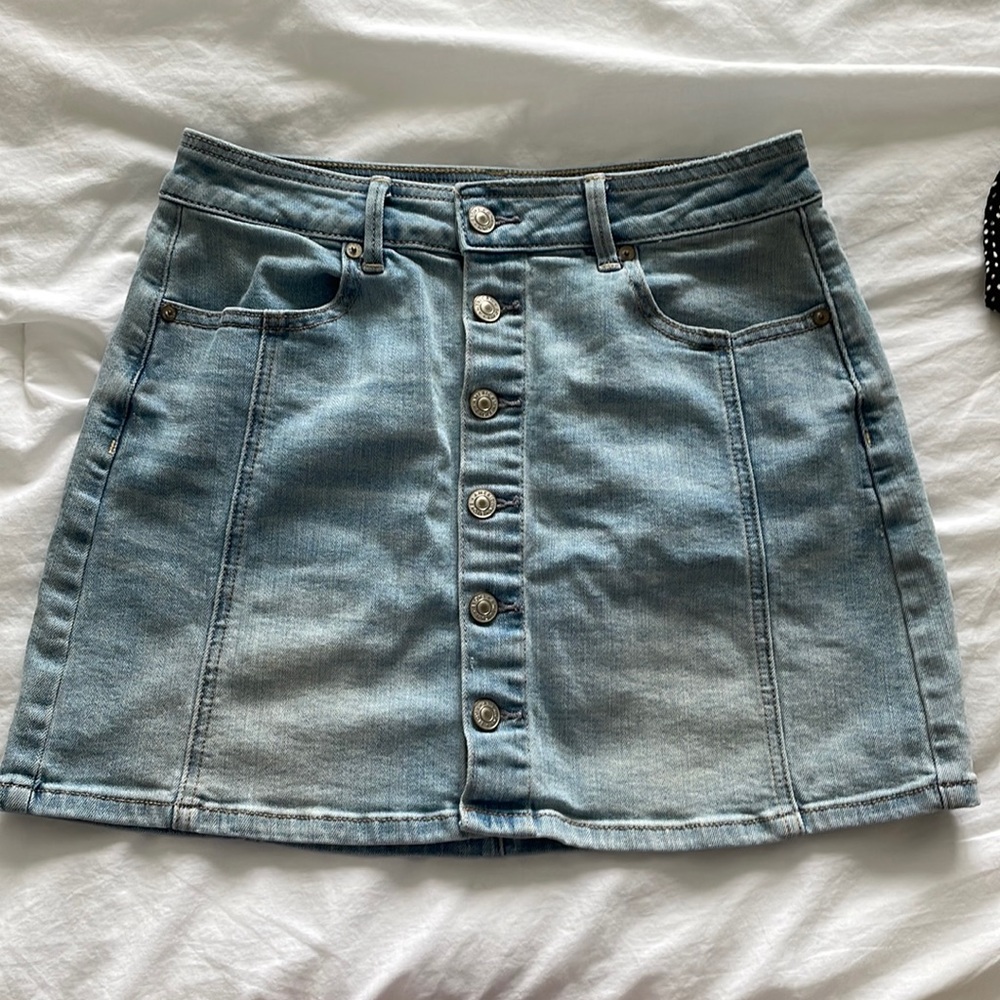 Button denim skirt